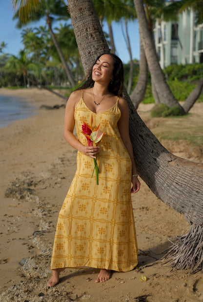Kilinoe Dress in Pua Kenikeni Glow