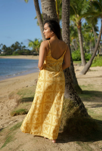 Kilinoe Dress in Pua Kenikeni Glow
