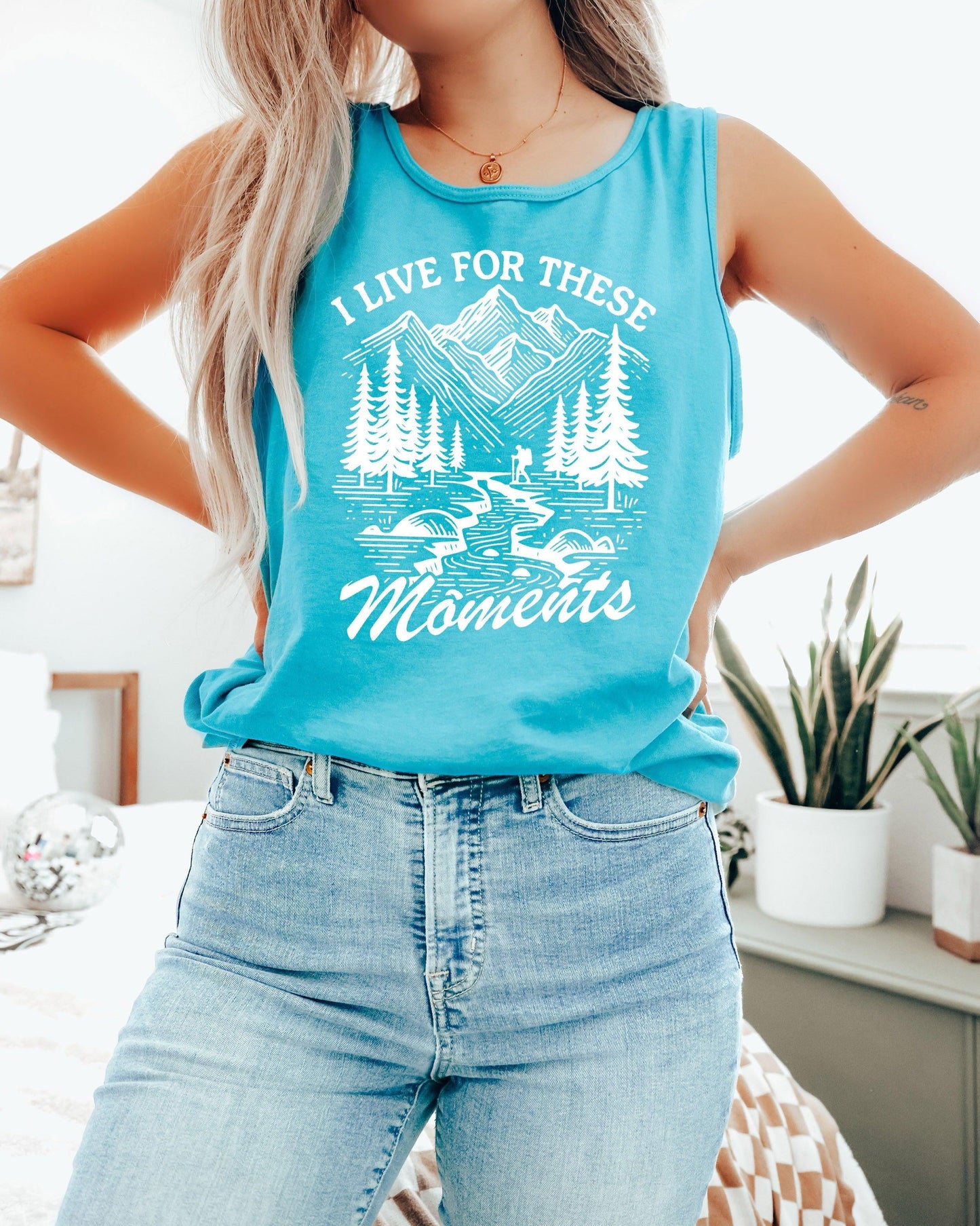 I Live for These Moments Mountain Tank Top – Comfort Colors Camping Hiking Nature Graphic